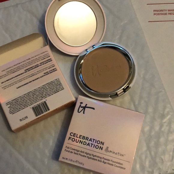 it cosmetics Other - NWOT NIB IT Cosmetics Celebration Foundation Illumination